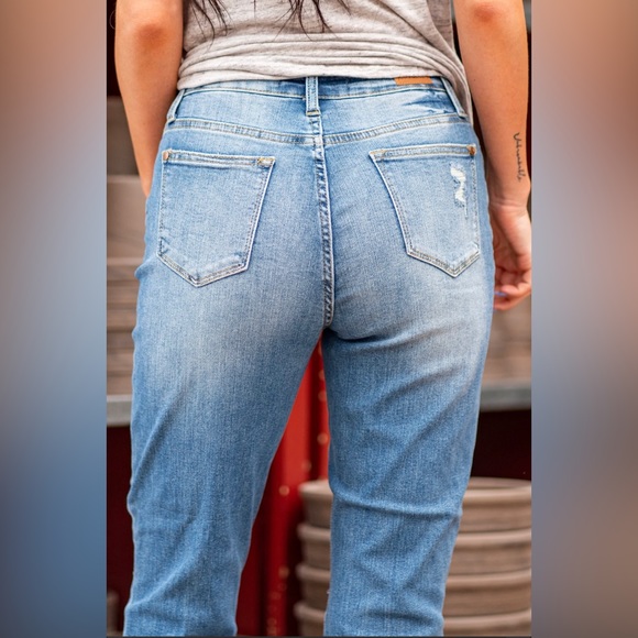 NWT JUDY BLUE High Rise Boyfriend Distressed Light Wash Jeans - Picture 11 of 16